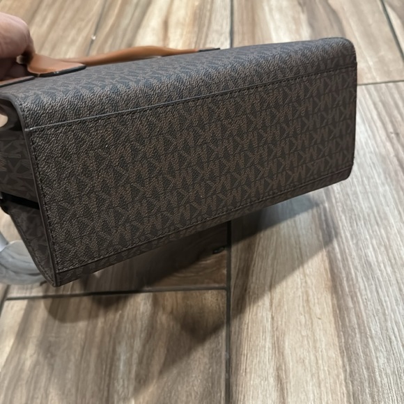 Michael Kors Carmen Satchel Signature Brown - Picture 7 of 9